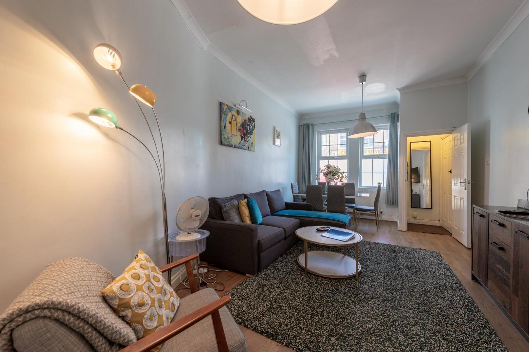 Spacious Comfy 2Br Flat ลอนดอน ภายนอก รูปภาพ