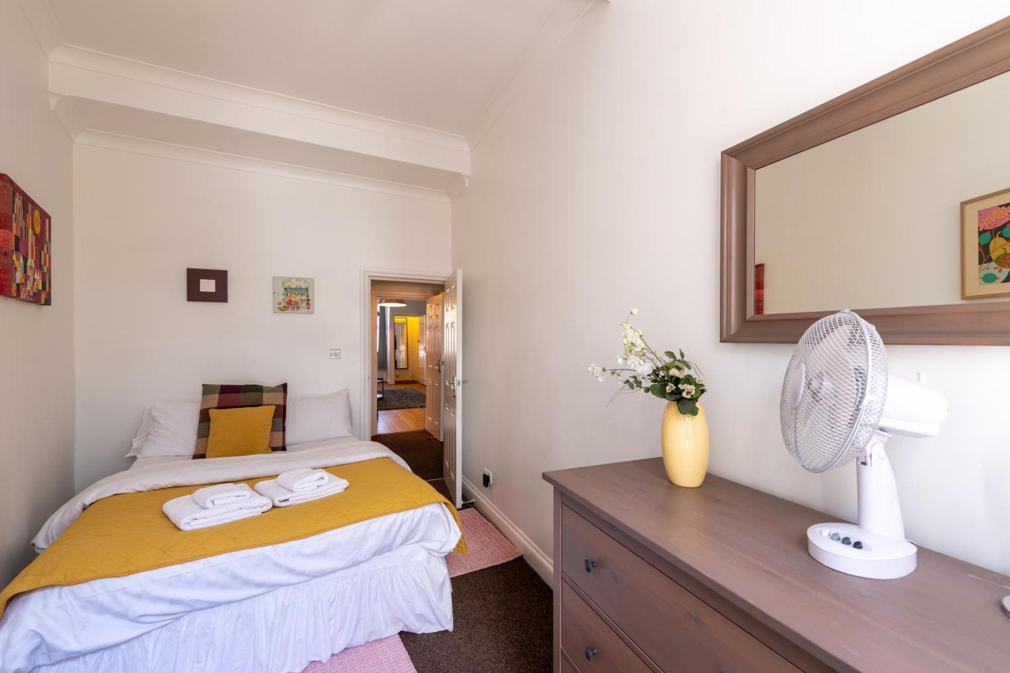 Spacious Comfy 2Br Flat ลอนดอน ภายนอก รูปภาพ